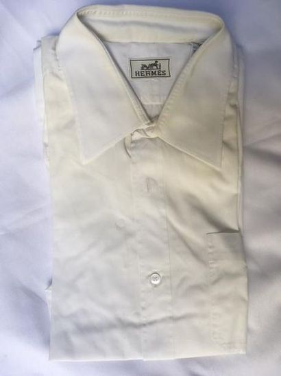 HERMES HERMES

Set of 16 cotton shirts

Size 42-43

Average condition