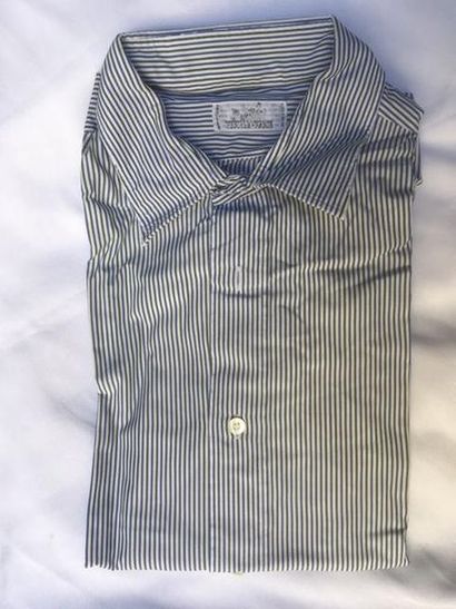 HERMES HERMES

Set of 16 cotton shirts

Size 42-43

Average condition