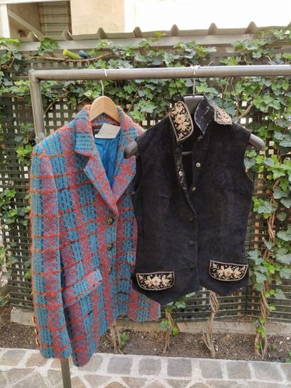Jean Louis SCHERRER Jean Louis SCHERRER Boutique

Long jacket in wool blend with...