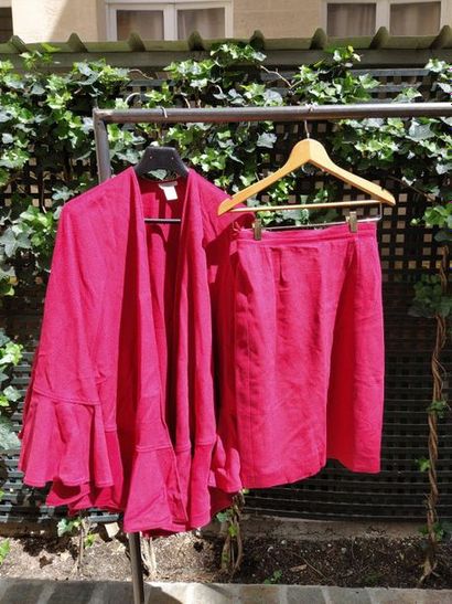 DEJAC DEJAC

Cape and skirt set in angora wool and fuschia cashmere blend

Size 40

Apostrophe

Beige...