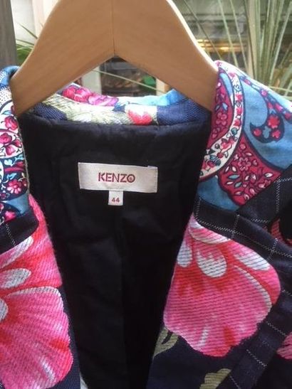 KENZO KENZO

Linen and cotton jacket, beige fabric

Size 42

KENZO

Jacket in cotton,...