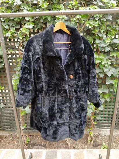 Jean Louis SCHERRER Jean Louis SCHERRER Fur

Reversible three-quarter fur jacket

Without...