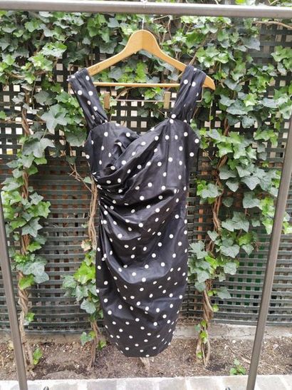 CELINE CELINE

Black silk dress with white polka dots, strapless sleeve, pleated...