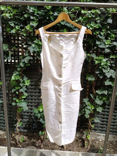 Guy LAROCHE Guy Laroche 

Sleeveless dress in viscose and white linen. Fully buttoned...