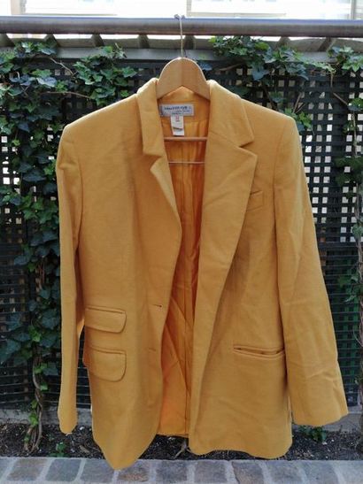 DEJAC Dejac

Skirt suit in khaki wool blend. Double-breasted jacket

Size 38

Marella

Short...