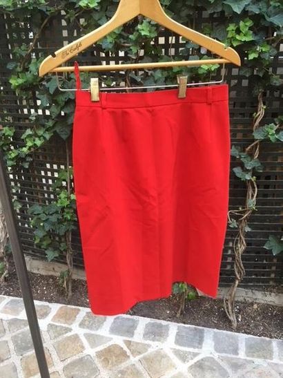 Jean Louis SCHERRER Jean Louis SCHERRER Boutique

Red wool-blend skirt suit

Size...