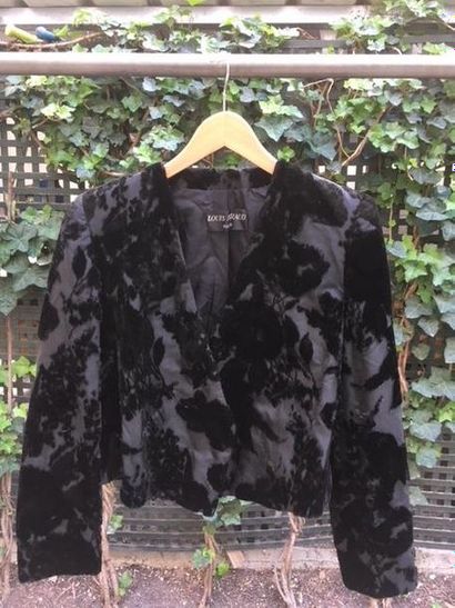 Louis FERAUD Louis Féraud Paris

Velvet velvet bolero jacket with black flower pattern

Without...