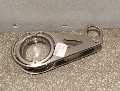 null Loupe articulée en métal

L.13 cm