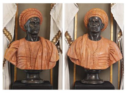 null PAIRE DE SCULPTURES en marbre bis couleur représentant deux bustes africain...