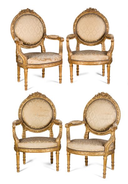 null Carved, moulded and gilded wood living room furniture composed of four armchairs...