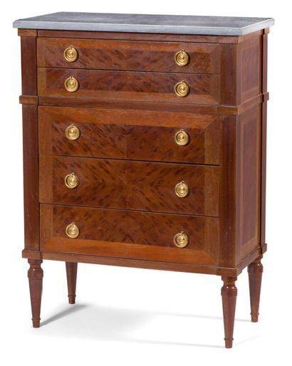 Varnished mahogany chest of drawers opening...