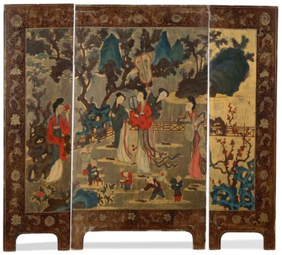 Three panel screen in lacquered and gilded...