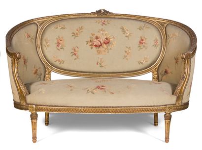  Carved, moulded and gilded wood living room furniture composed of four armchairs...