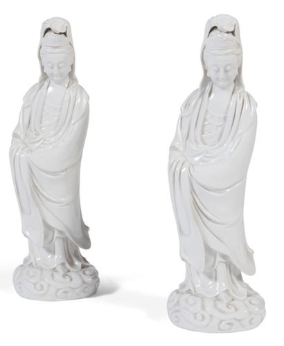 CHINE, XXème siècle 
Guanyin
Paire de sculptures en porcelaines.
H. 33 cm
