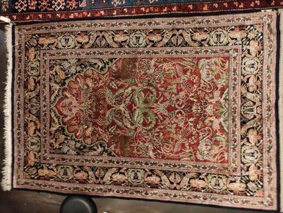 null Silk ghoum carpet with "zilli sultan" decoration
Iran, 1950s/60s. Uses
110 x...