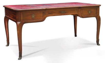  Mahogany and mahogany veneer desk opening by three drawers in a belt with fluted...