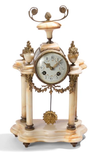 null Column clock in white marble and metal with garlands and bouquets of flowers
Around...