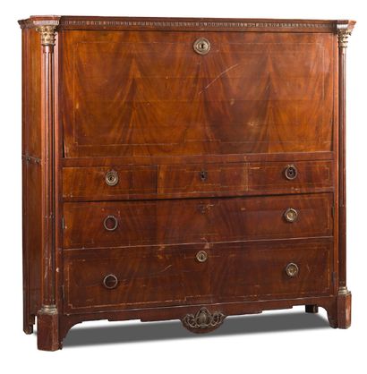 null Large secretary in mahogany and mahogany veneer. It opens with a flap revealing...