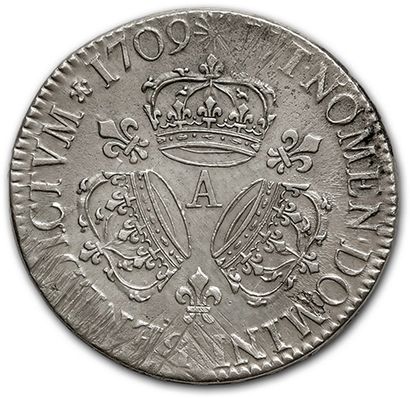null Écu aux trois couronnes. 1709. Paris.
D. 1568. Très bel exemplaire.