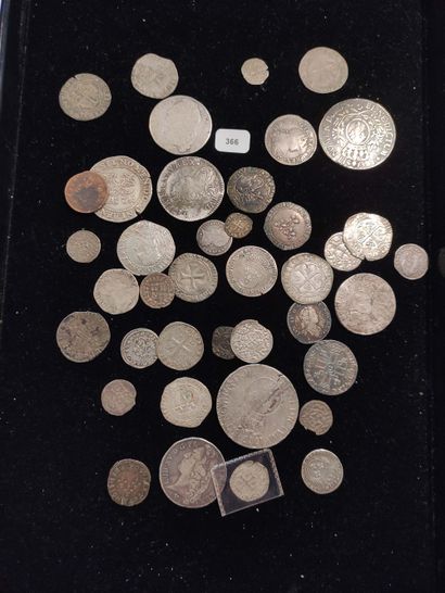 null 32 Monnaies royales françaises de Charles VII à Louis XV en cuivre et argent:...