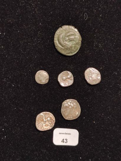 null CORIOSOLITES: statère de billon.
EDUENS: denarius: 2 examples with helmeted...