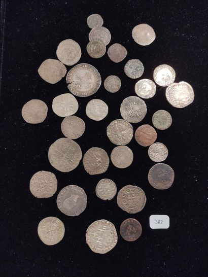 null 31 Monnaies divisionnaires variées de Philippe VI à Louis XV en argent et cuivre:...