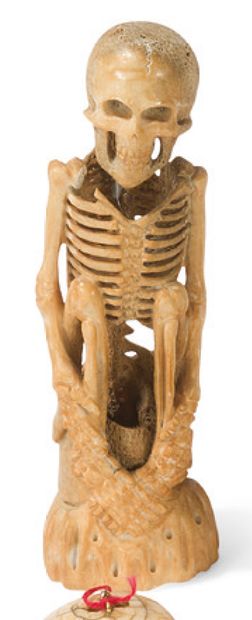 null Squelette en os sculpté et painé. Amérique du Sud, XIXème siècle.
(Petits manques)....