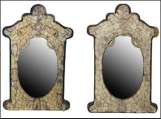 null Suite de deux miroirs à contour chantournés et vue ovale en os sculpté sur âme...