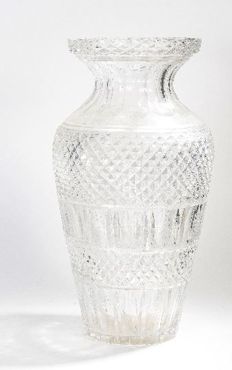 null PORART-Portugal

Vase en porcelaine émaillé polychrome à décors de feuillages...