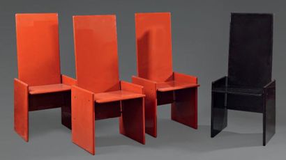 KAZUHIDE TAKAHAMA (NÉ EN 1930) Kazuki Trois fauteuils en bois laqué rouillé et un...