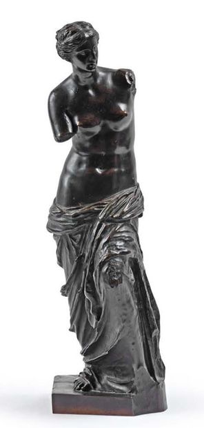  A chased and patinated bronze statuette representing the Venus of Milos. Signed...