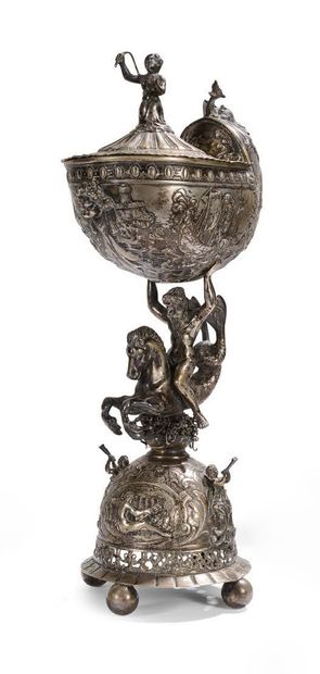 Silver Pokal (925), finely chased, the interior...