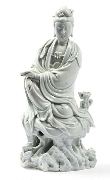 Statuette en porcelaine blanc de Chine, représentant...