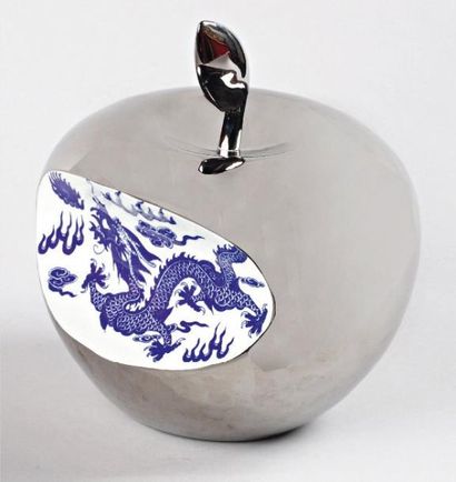 LI LIHONG (né en 1974) Apple Sculpture en céramique en forme de pomme Ed. Galerie...