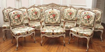 null MOBILIER DE SALON comprenant un canapé, deux marquises, quatre fauteuils, quatre...