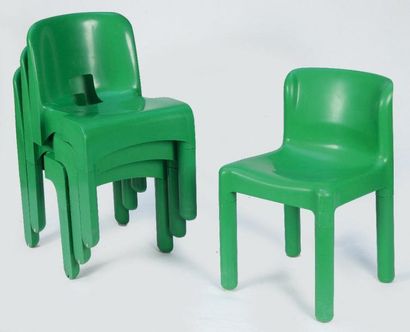 JOE COLOMBO (1930-1971) Universale Suite de 12 de chaises en plastique moulé vert...