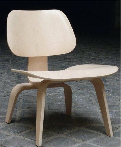 CHARLES (1907-1978) & RAY EAMES (1912-1988) Chauffeuse LCW (Lounge Chair Wood) en...