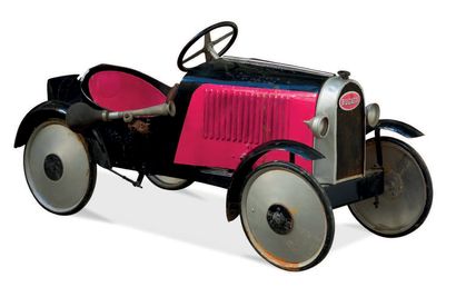 null BUGATTI à pédales, par EUREKA Modèle sport, sorti en 1927.
Modèle réduit d'une...