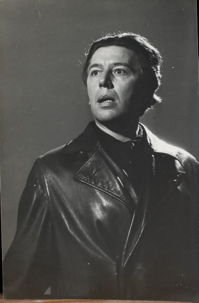 MAN RAY (1890-1976) André Breton, 1935 3 épreuves gélatino-argentiques originales,...