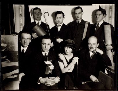 MAN RAY (1890-1976) Groupe Dada, 1922 De gauche à droite : Paul Chadourne, Tristan...