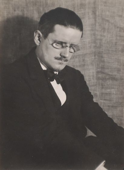 MAN RAY (1890-1976) James Joyce, 1922 Épreuve gélatino-argentique originale, titrée...