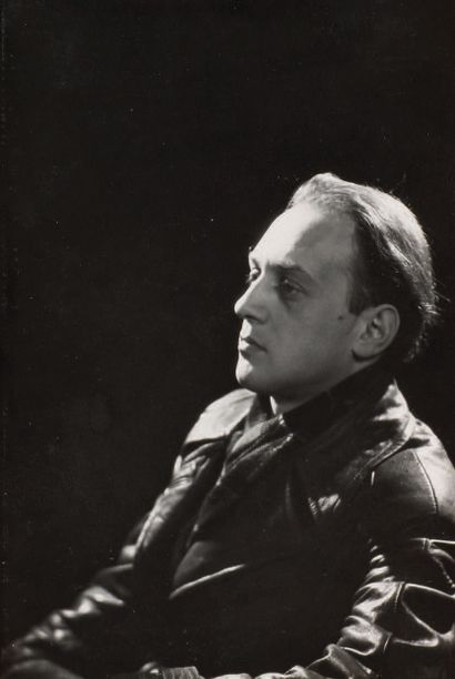 MAN RAY (1890-1976) Victor Brauner, 1930 2 épreuves gélatino-argentiques originales...