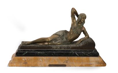 DEMETRE CHIPARUS (1886-1947) Cléopâtre
Sculpture en bronze ciselé et patiné, reposant...