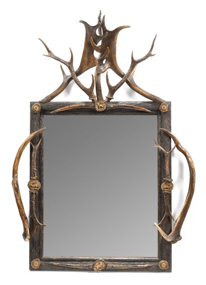 null Mirror framed by deer antlers 

On the back : label of the house Soubrier, decorator...