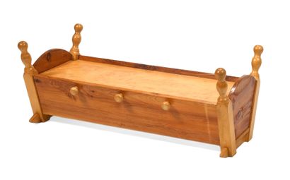 null Molded wood cradle 

H. 38 x W. 88,5 x D. 38 cm