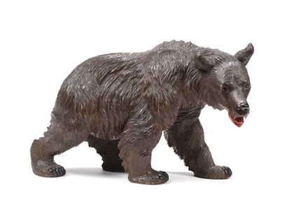null SWISS SCHOOL Walking bear Sculpture in carved and patinated wood, the eyes in...