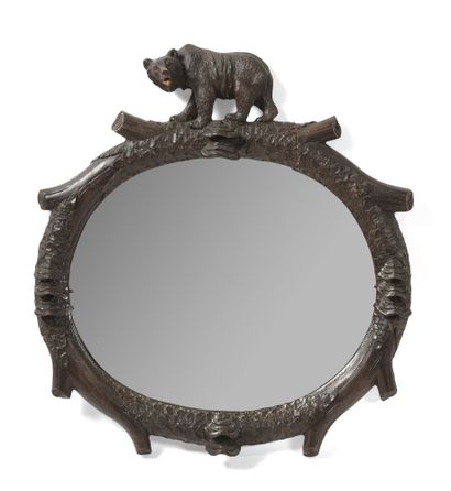 null Oval mirror in carved and patinated wood decorated with bears and mushrooms.

H....