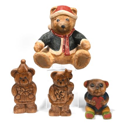 null Four bears in carved wood or composition H. 15, 26, 30 and 30 cm
