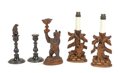 null Pair of candlesticks in carved and patinated wood, representing a bear near...