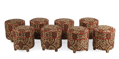 null Eight round poufs, Indian pattern fabric upholstery

H. 41 cm. Diam. 40 cm